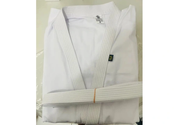 Kimono NOVO COM CALÇA E FAIXA - Impecável