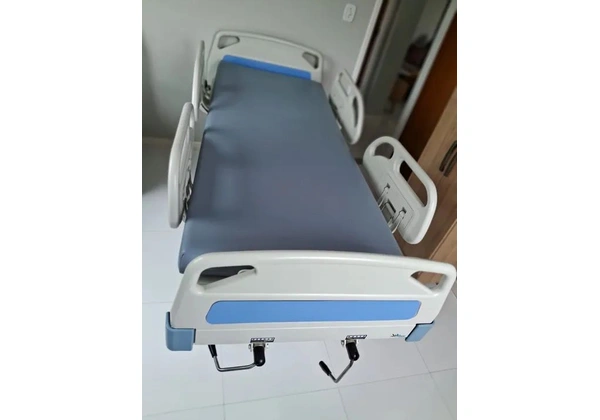 Vendo Cama Hospitalar 2 movimentos + Colchão D28 + Colchão Massageador