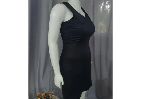 Vestido tubinho preto impecável