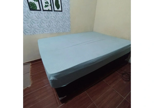 Cama casal (base + colchão)