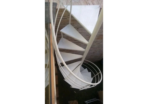 Escada caracol em ferro