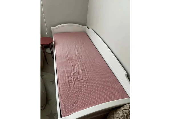 Vendo linda Cama de solteiro em Laca
