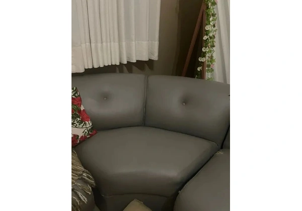 Vendo sofá de 3 lugares de canto em napa em excelente estado