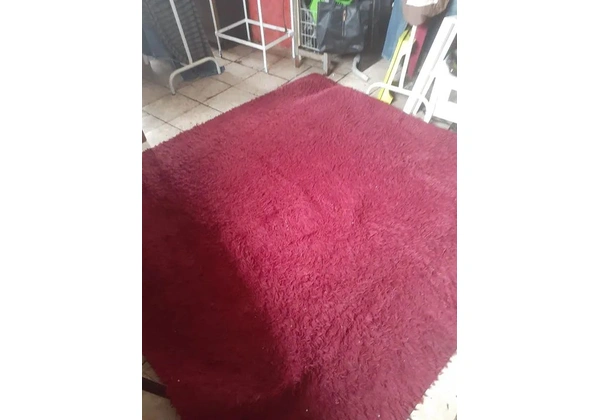 Tapete Peludo Vermelho