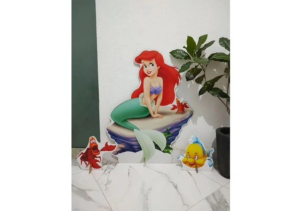 Desapego displays sereia Ariel trolls e fundo do mar