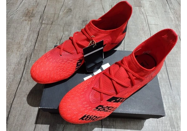Chuteira Adidas original Nova campo