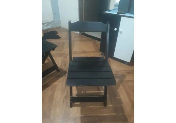 VENDO 3 CADEIRAS DE MADEIRA USADA POR 80 REAIS