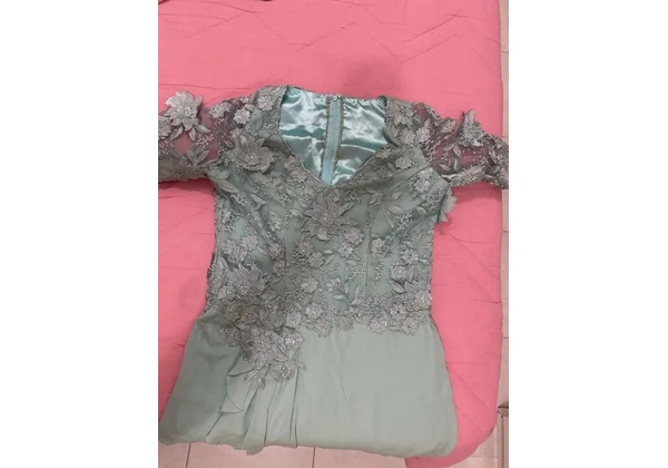 Vestido de renda verde água - Festa casamento
