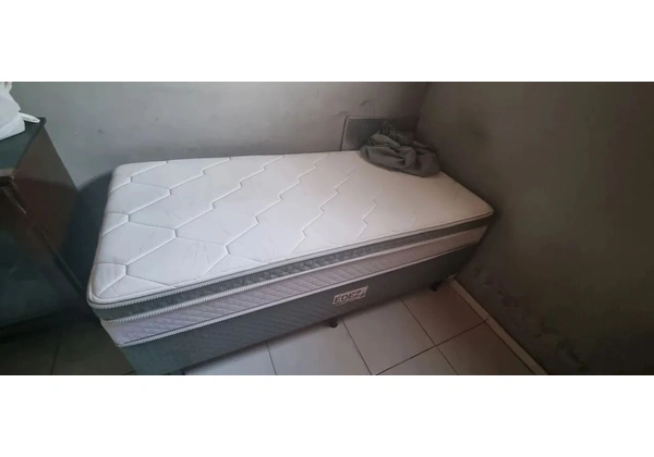 Cama de solteirão box com molas ensacadas