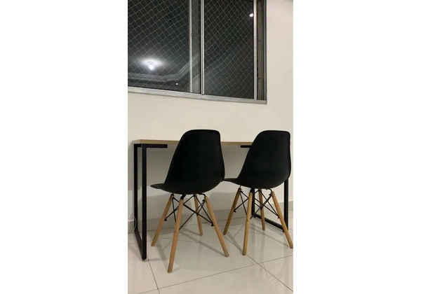 Mesa / Escrivaninha com cadeiras