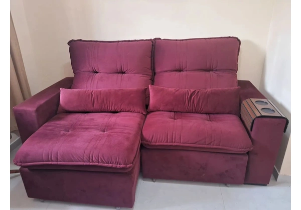 Sofá em tecido 2 lugares retrátil semi novo