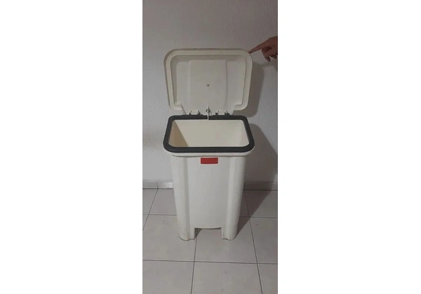 Lixeira marfinite 100 litros