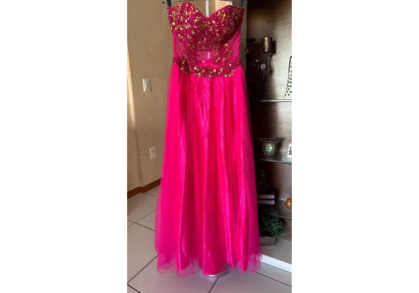 Vestido de Festa Rosa com Pedrarias