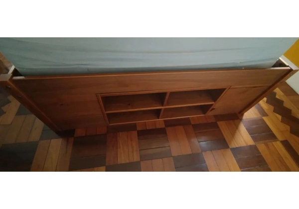 Cama casal com gavetas