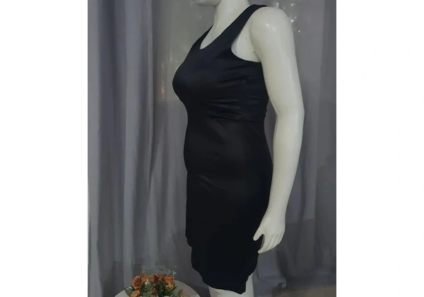 Vestido tubinho preto impecável