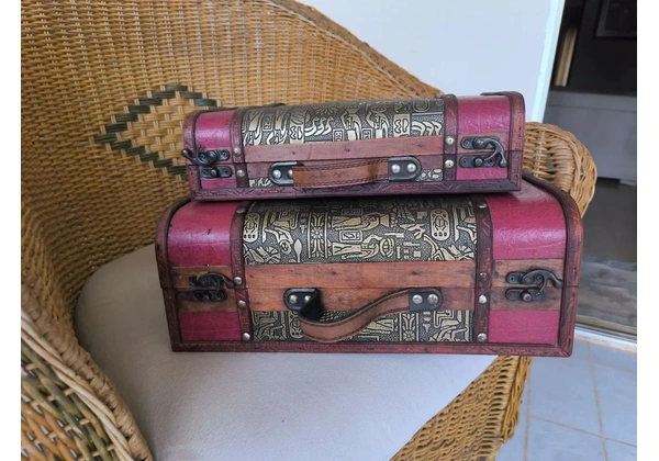 Caixa de madeira estilo Vintage bem conservada