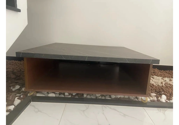 Mesa de centro com rodinhas