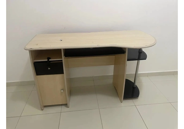 Mesa de Escritório em Madeira e Vidro