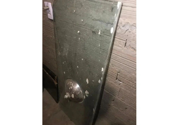Pia box, para banheiro, está em perfeito estado, um pouco suja mais é só lavar que sai