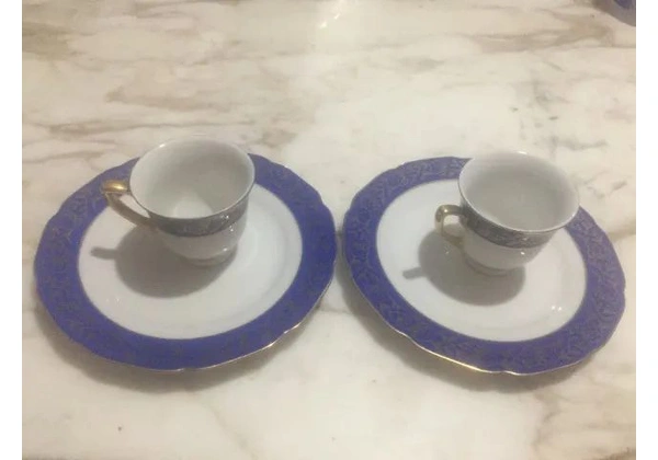 Jogo com 2 xícaras e 2 pratos de café, deslumbrantes !!!