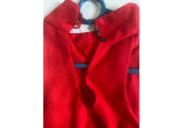 Blusa Vermelha sem Mangas