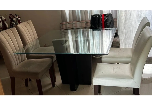 Mesa de vidro quadrada 8 lugares