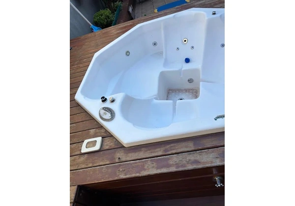 Jacuzzi Área Externa completa com Deck