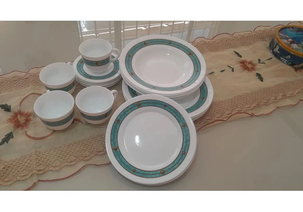Jogo de jantar de Porcelana 18 peças coleção antiga