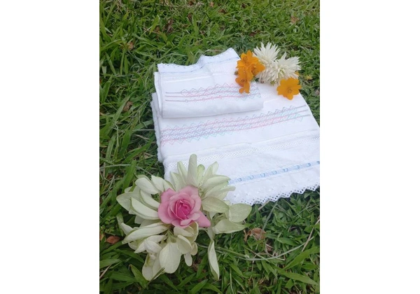 Toalha de banho bordada