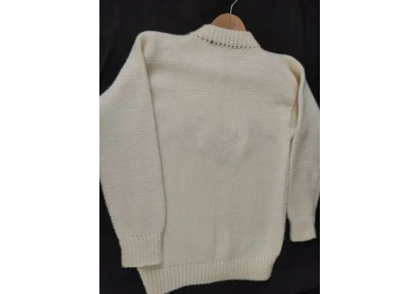 Blusa tricô Tam M/ G (46) 70, 00<br>Altura 68cm<br>Largura até 61cm<br>Ombro 55cm<br>Altura manga 60cm<br>