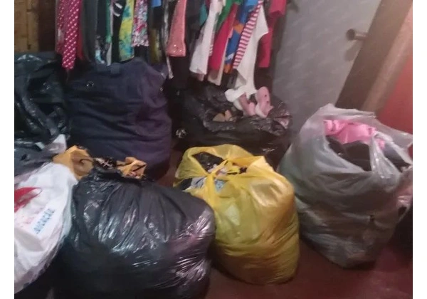 Vende se BAZAR COMPLETO COM ARARA, MANEQUINS E CABIDES. APENAS 800, 00