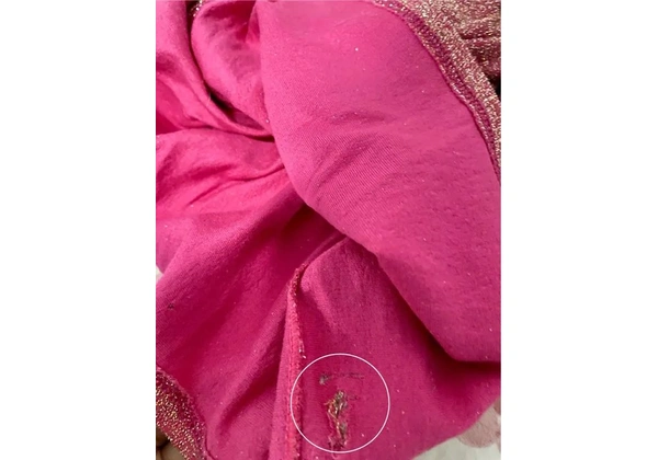 Vestido rosa brilhoso de festa