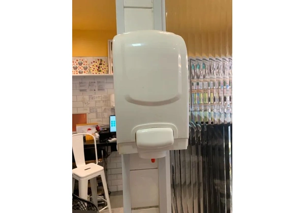 Vendo dispenser para álcool e para papel toalha