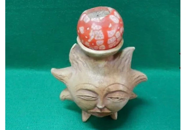 Antigo porta velas e aromatizador de cerâmica com formato de sol