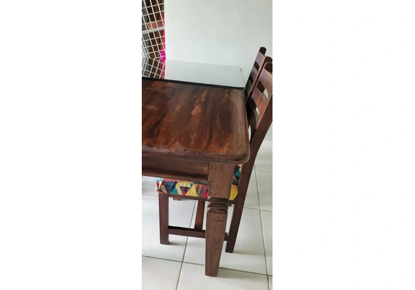 Mesa com cadeiras madeira maciça, tampo de vidro