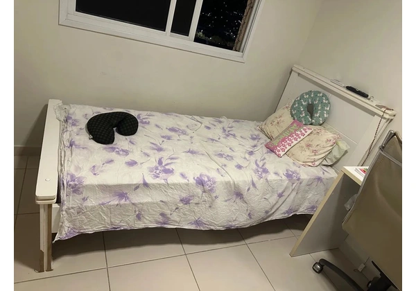 Cama de solteiro e colchão