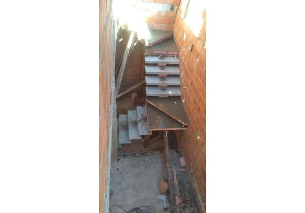 Escadas diferenciada. 19.99403.0512