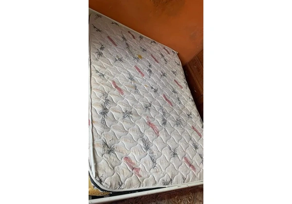 Cama de casal com colchão