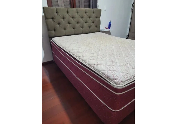 Cama casal com cabeceira