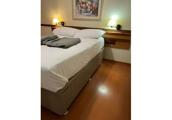 Conjunto de Colchão, Box Baú, Guarda-roupa e Poltrona