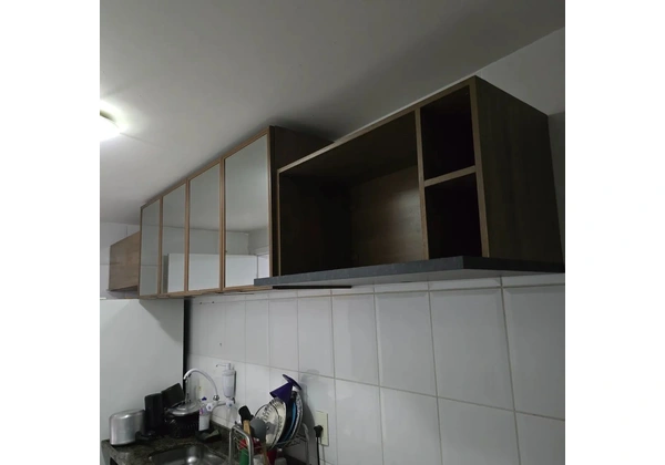 Armário de cozinha aéreo em perfeito estado