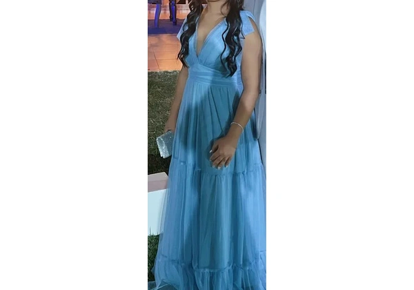 Vestido azul para festa