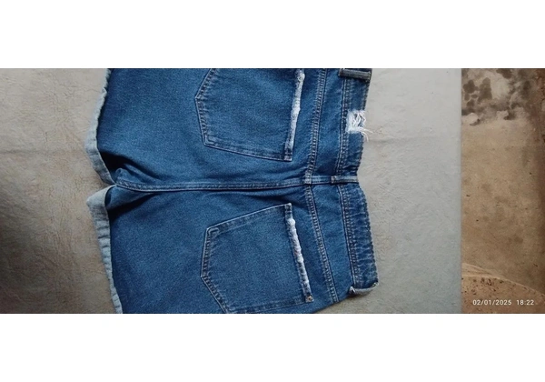 Short Feminino em Ótimo estado.