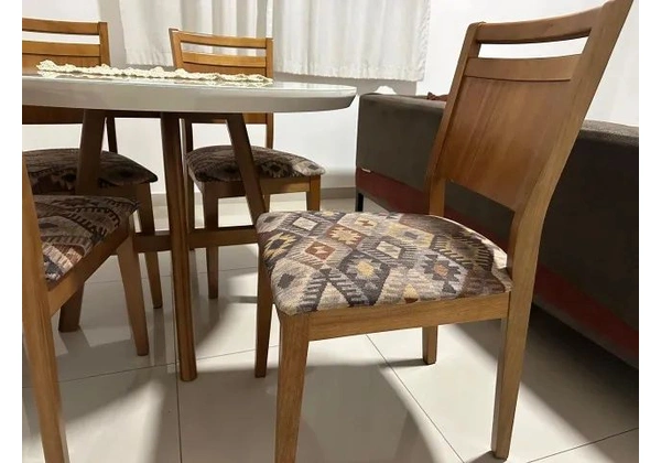 Mesa Redonda com 4 Cadeiras - Luciana Móveis - Elegância e Qualidade