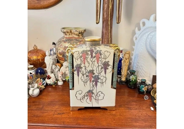 Vaso caixa em porcelana oriental
