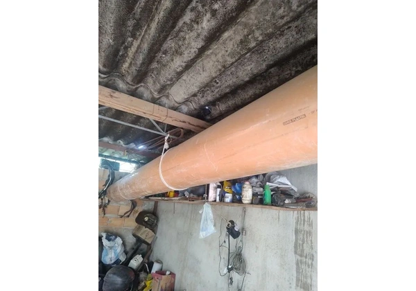 Manta asfáltica e tubo PVC