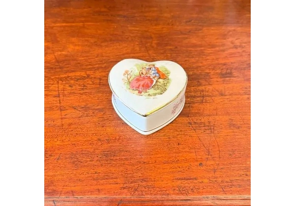 Porta-joias em porcelana