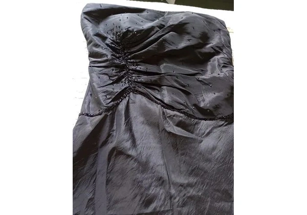 Vestido de festa preto bordado