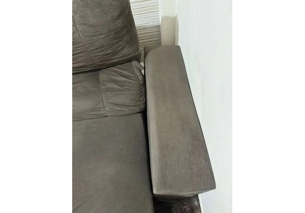 Sofá retrátil confortável em ótimo estado com pequena avaria - Oportunidade!