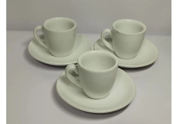 Jogo com 3 Xícaras de Café Porcelana Mauá Antiga